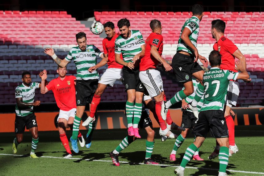 El Benfica asesta su primera derrota al Sporting y el Oporto asegura 2ª plaza