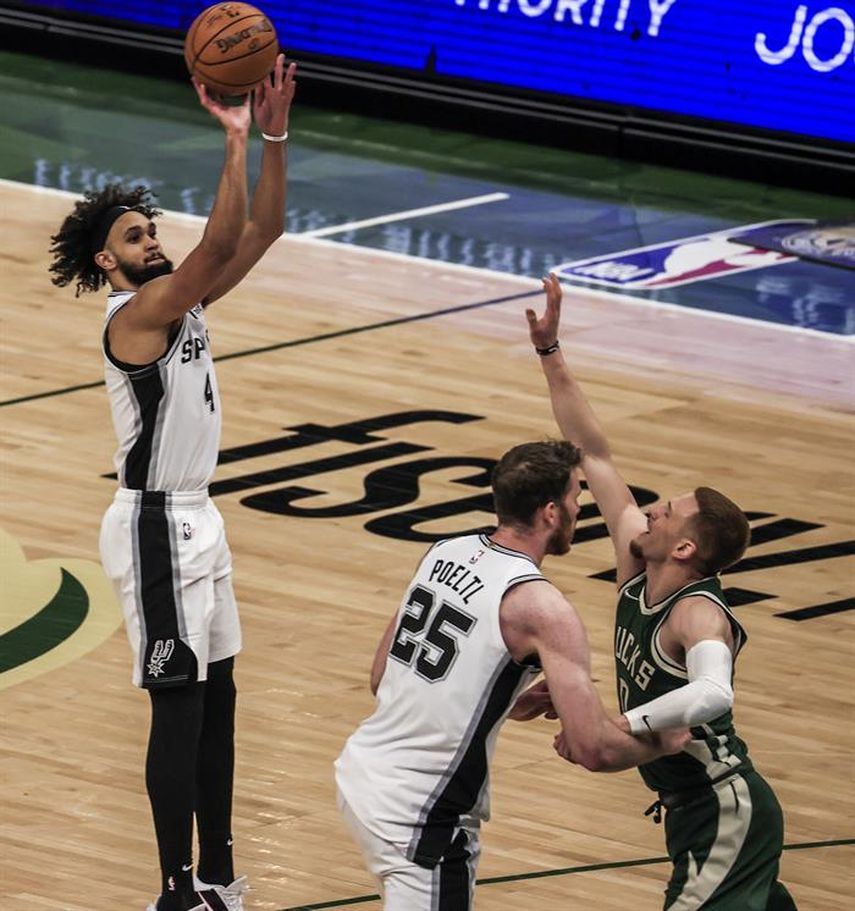 106-91.Ante los Pistons, White y Poeltl ayudan a los Spurs a romper una racha de cinco derrotas en casa