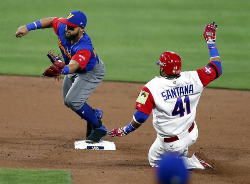 Carlos Santana muestra su poder al pegar grand slam y ganan los Filis