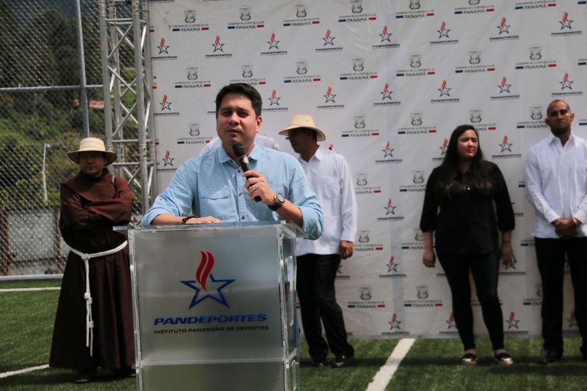Se inaugura cancha de los Naranjos de Chiriquí