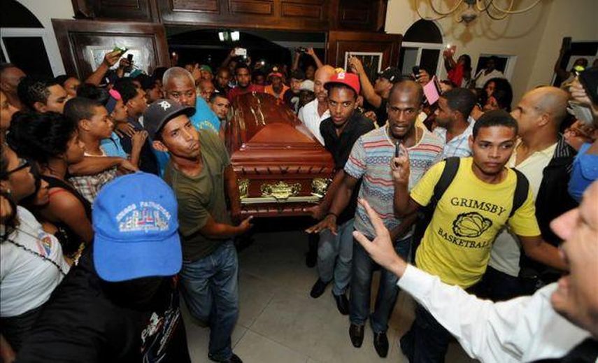 Miles de personas despiden los restos del jardinero dominicano Óscar Taveras