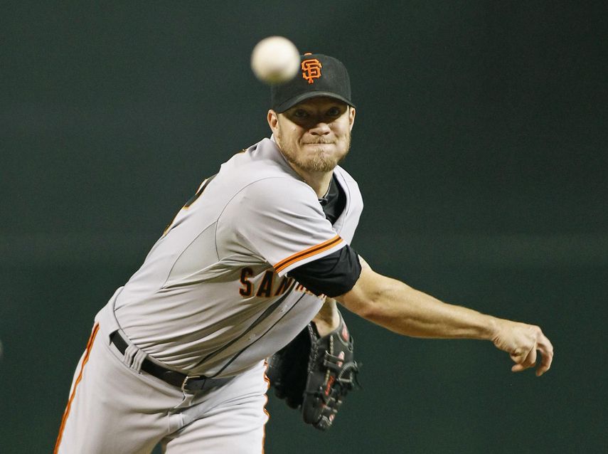 2-1. Peavy trabaja sólido sobre la lomita y vence a los Diamondbacks