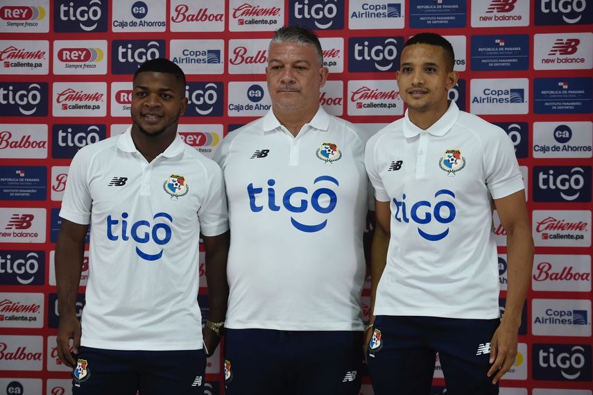 Selección de Panamá rumbo a Europa