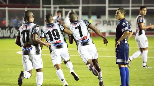 Dos goles de Ronaldo Córdoba le dan 3pts al Tauro FC