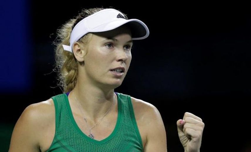 Wozniacki y la local Osaka jugarán la final del Abierto de Tokio