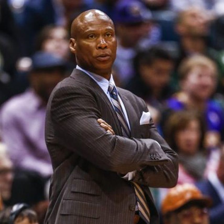 Los Lakers confirman el despido del entrenador Byron Scott