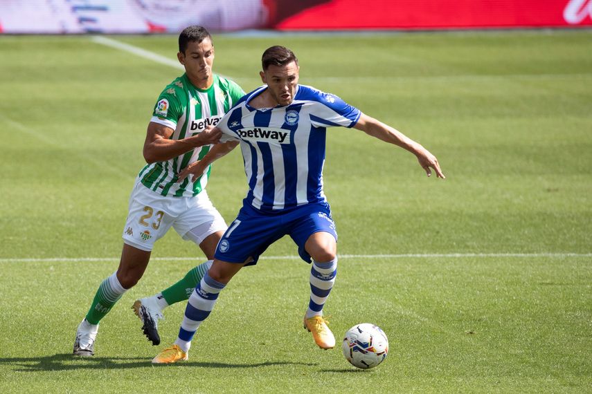 0-0. Sin goles y con pocas ocasiones al descanso entre el Alavés y el Betis