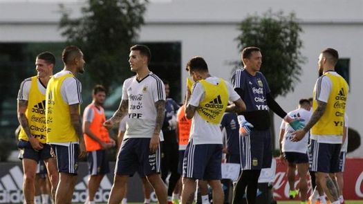 Argentina se entrena por primera vez con plantel completo pensando en México