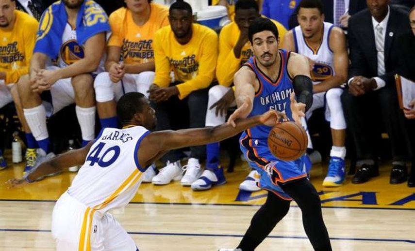 El pívot Kanter de la NBA cambia su apellido por el de Gülen