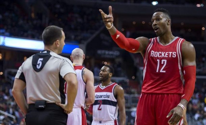 107-97. Howard domina el juego interior y los Rockets superan a los Clippers