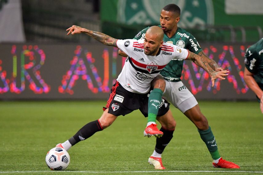 Dani Alves rescindió su contrato con el Sao Paulo
