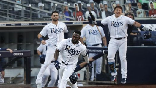 Arozarena sigue en cosecha de nuevas marcas