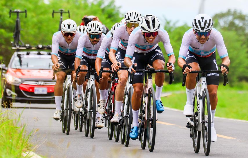 El equipo 7C Economy de Costa Rica registró el mejor tiempo de la etapa.&nbsp;