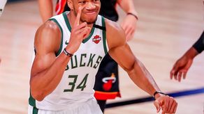 Pagan más de un millón de dólares por un cromo de novato de Antetokounmpo