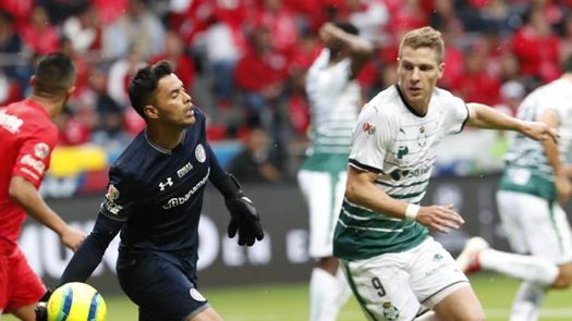 El argentino Julio Furch muestra su olfato fino con goles de calidad