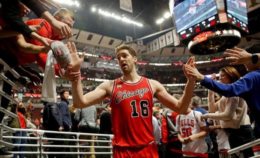 Pau Gasol no sufre daño estructural en la rodilla derecha, pero descansará