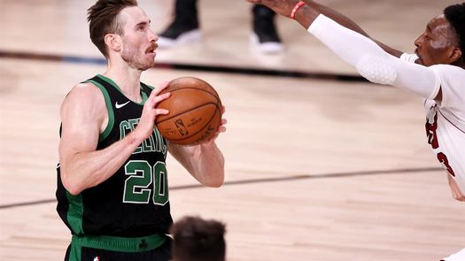 Los Hornets consigue al alero Gordon Hayward por cuatro años y 120 millones de dólares