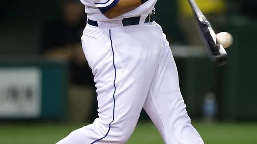 3-2. Pérez jonronea en la victoria de los Reales sobre los Azulejos