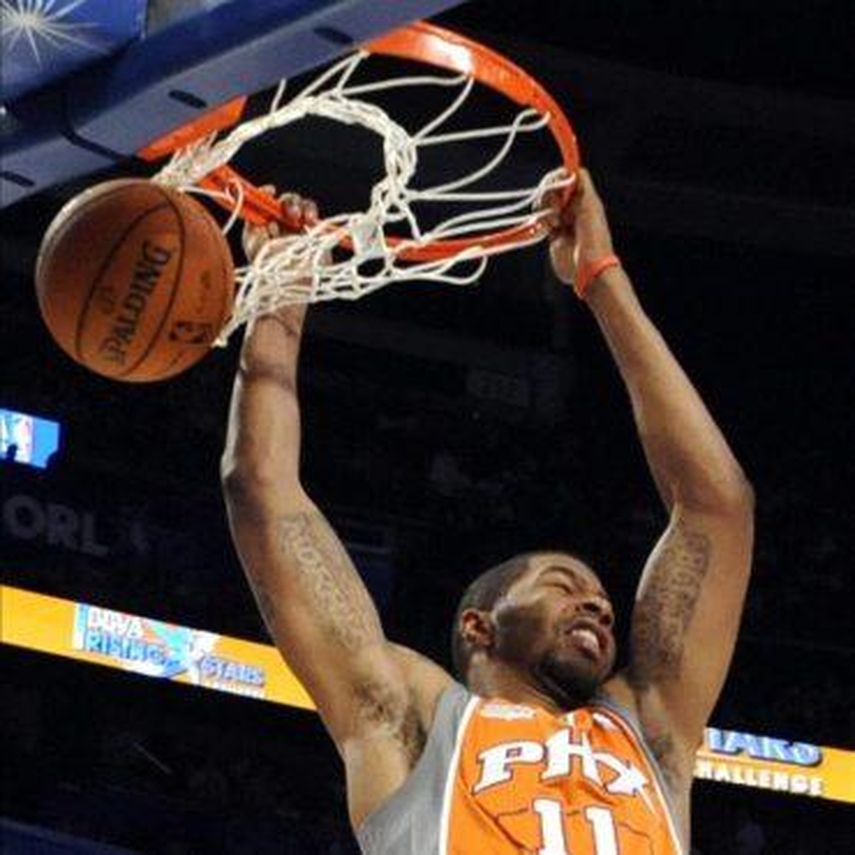 95-103. Walker conduce la victoria de los Hornets