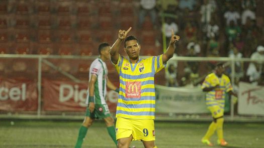 Chorrillo FC supera con autoridad al Alianza FC y es líder en solitario