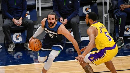 104-112: James se multiplica para los Lakers en el duelo entre Gasol y Rubio