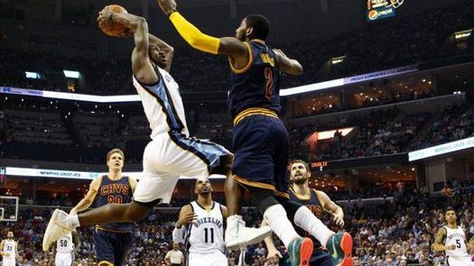 Los Cavaliers ganan a los Grizzlies el duelo de líderes; los Spurs dan una paliza a los Thunder