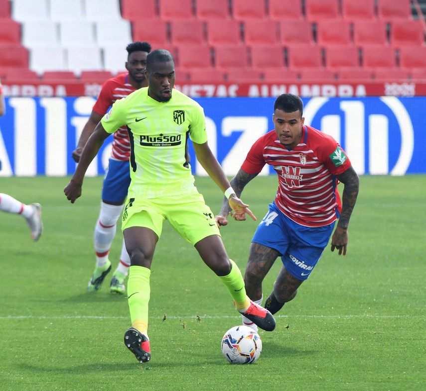 Primera parte igualada y sin goles en el Nuevo Los Cármenes (0-0)