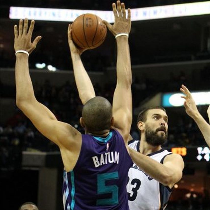 Marc Gasol no pudo salvar a Grizzlies; Ibaka cumplió y Rubio perdió