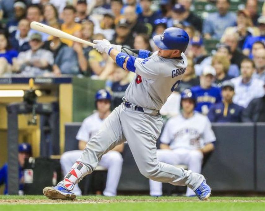 6-4. Grandal conecta un par de jonrones contra los Cerveceros y guía el ataque de los Dodgers