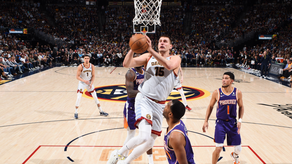 Jokic lidera a los Nuggets a la victoria