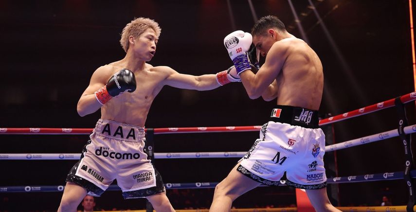 Naoya Inoue (izquierda) le dio una lección de boxeo a David Picasso (derecha) este sábado en Riad
