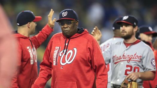 El veterano piloto de Astros Dusty Baker se vacuna contra la covid-19