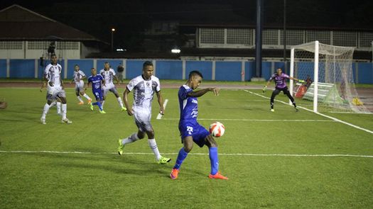 Árabe Unido y Plaza Amador definen su destino esta noche