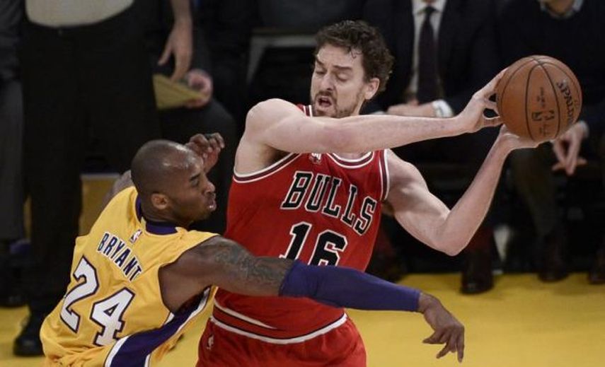 Pau Gasol no pudo salvar a los diezmados Bulls y se lesionó Marc