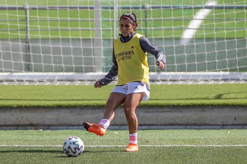 Kenti Robles lidera convocatoria de México para amistoso ante Japón