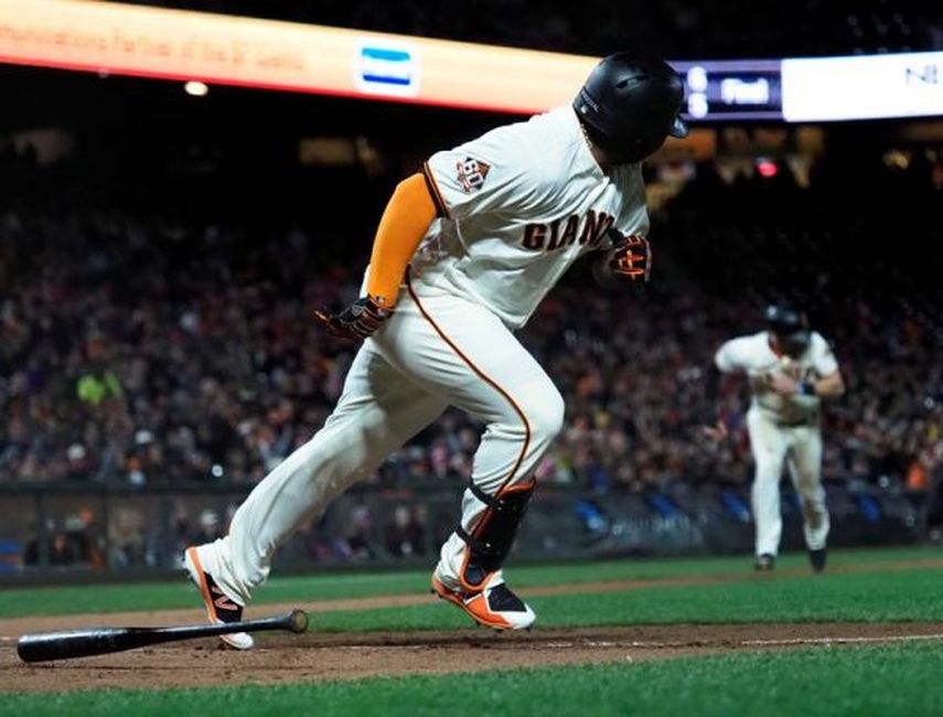 13-8. Bumgarner y Sandoval se combinan en triunfo de los Gigantes