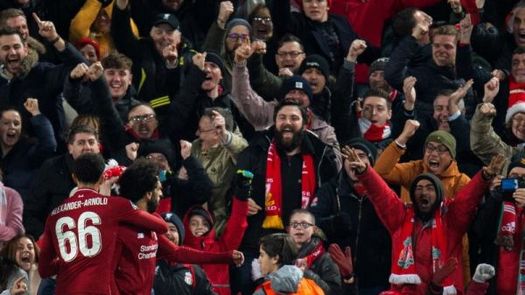 1-0. Van Dijk, Alisson y un imperial Salah meten al Liverpool en octavos
