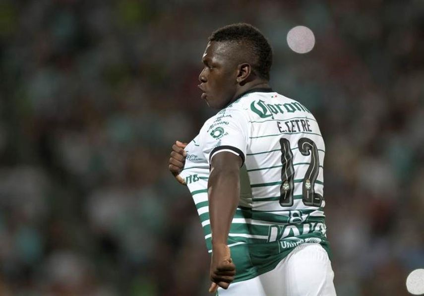 El delantero colombiano Edwuin Cetré sale bien de una cirugía de rodilla