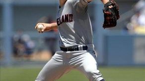 5-2. Bauer controla a los Rojos en siete episodios