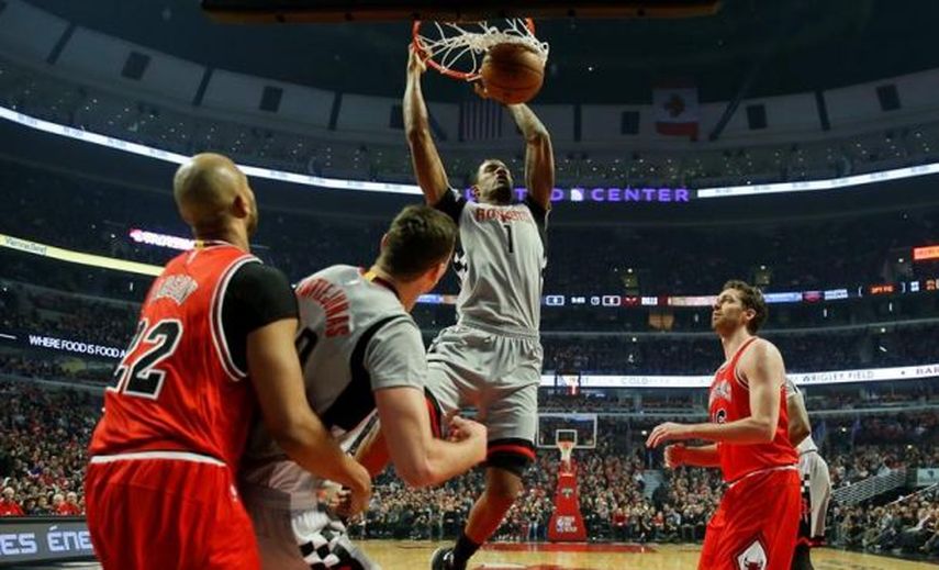 Pau Gasol anuló a Dwight Howard