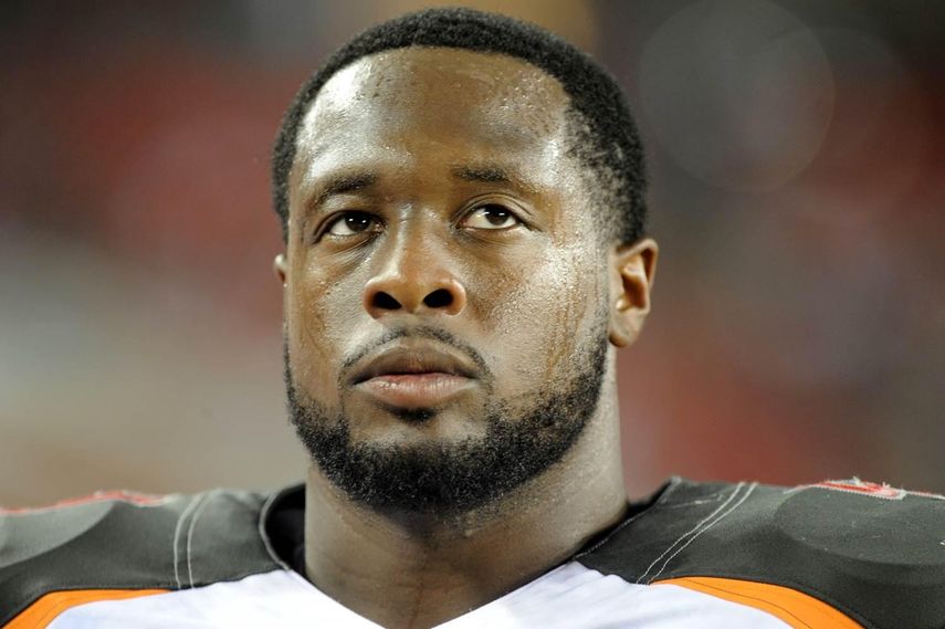 A McCoy le extienden el contrato y es el tackle mejor pagado de la NFL