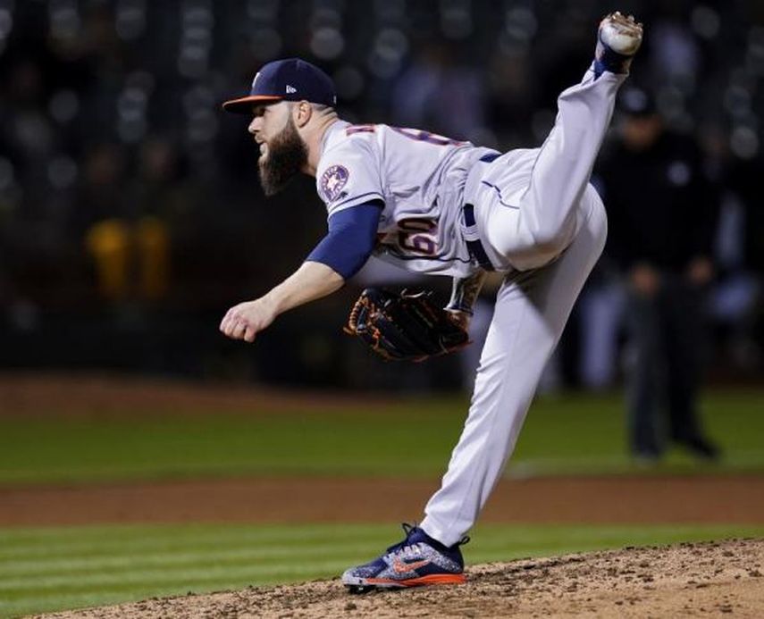 1-3. Keuchel lanza sólido y derrota a los Angelinos