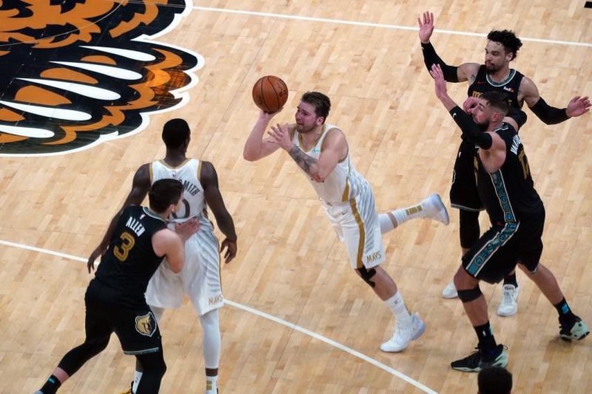 Curry, Embiid, Westbrook y Doncic protagonizan una noche de puro Showtime