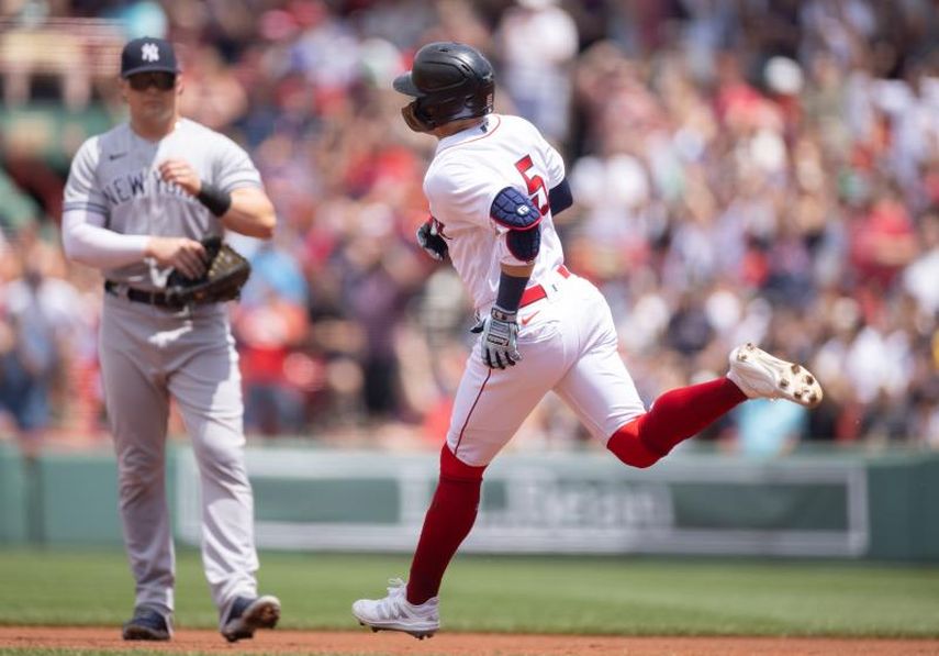9-2. El puertorriqueño Hernández y el dominicano Devers castigan a Yanquis