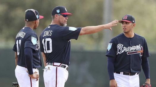 La leyenda Chipper Jones elogia al panameño Johan Camargo