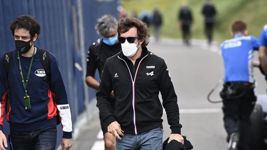 Alonso: Con Hamilton no pasó nada en 2007, era más con el equipo