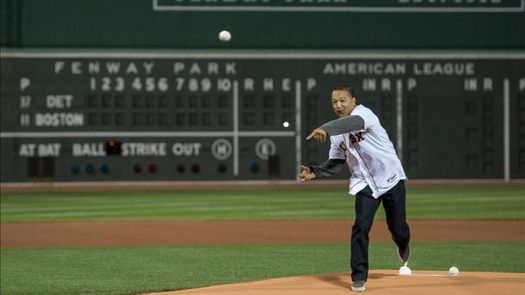 Dave Roberts fue presentado por los Dodgers como su nuevo piloto