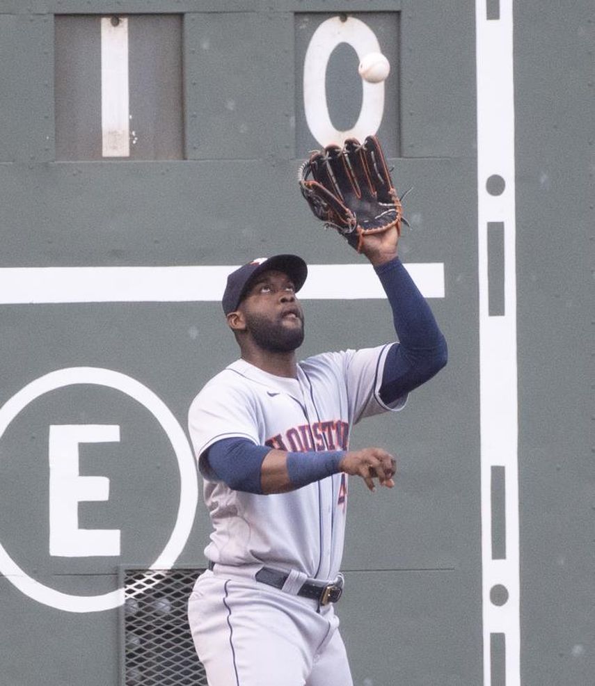 4-3. El cubano Álvarez recupera su poder con el bate y ganan los Astros