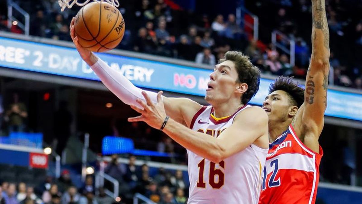 102-93. Oubre empata su marca en puntos y Suns sorprenden a los Nuggets