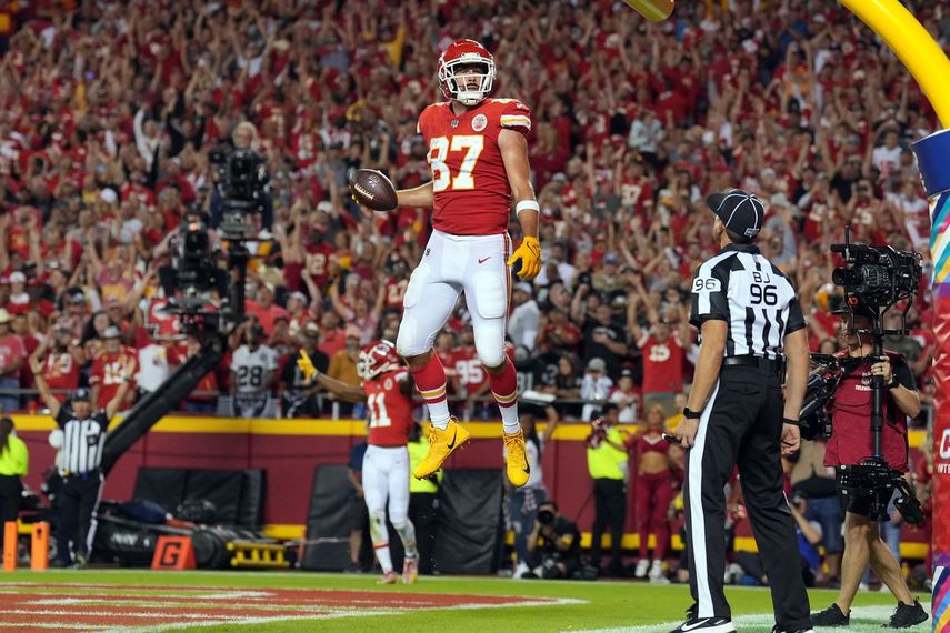 Kansas City Chiefs remontan y ganan en el Monday Night